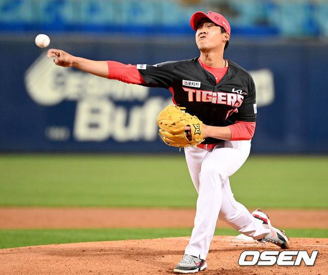 [OSEN=대구, 김성락 기자] 16일 오후 대구 삼성라이온즈파크에서 ‘2021 신한은행 SOL KBO리그’&nbsp;삼성 라이온즈와 KIA 타이거즈의 경기가 열렸다.1회말 KIA 선발 임기영이 마운드에 올라 힘차게 공을 뿌리고 있다. 2021.09.16 /ksl0919@osen.co.kr