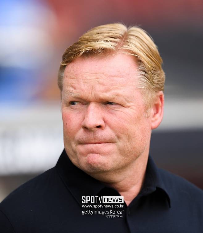 ▲ 로날드 쿠만 바르셀로나 감독이 살얼음판 위에 있다