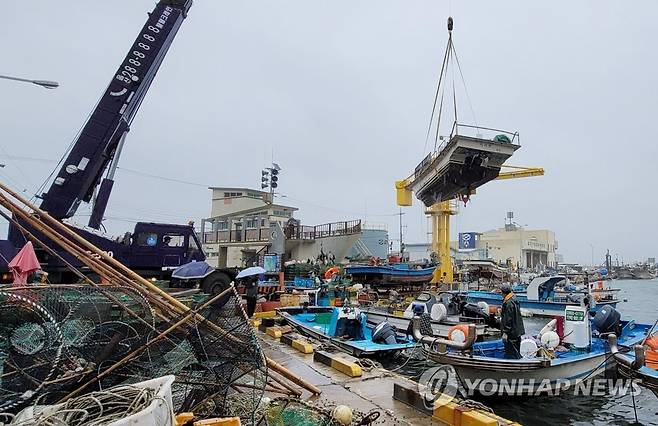 태풍 북상에 어선 대피 [울산시 북구 제공. 재판매 및 DB 금지]