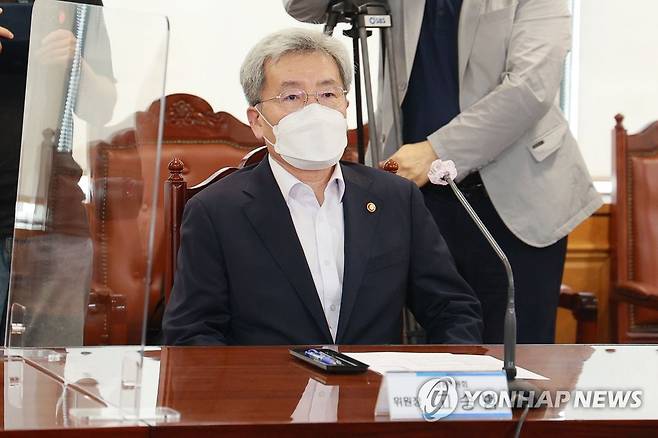 금융협회장과의 간담회 참석한 고승범 금융위원장 (서울=연합뉴스) 윤동진 기자 = 고승범 금융위원장이 16일 오후 서울 중구 은행회관에서 열린 '금융위원장-금융협회장 간담회'에 참석해 있다. 2021.9.16 [공동취재] photo@yna.co.kr