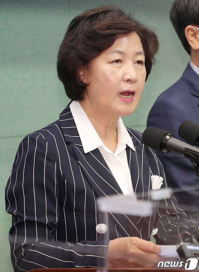 추미애 더불어민주당 대선 경선 후보가 17일 전북 전주시 전북도의회에서 '전라북도 비전 발표회'를 열고 전북 비전을 밝히고 있다. 2021.9.17/뉴스1 © News1 유경석 기자