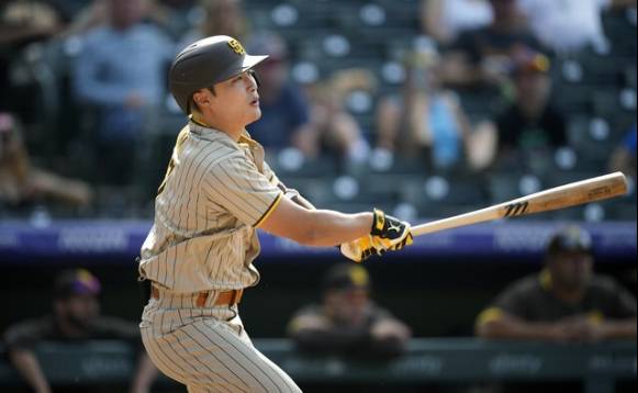 MLB 샌디에이고에서 뛰고 있는 김하성이 17일(한국시간) 열린 샌프란시스코와 원정 경기 6회초 대타로 나왔으나 유격수 뜬공으로 물러났다. 샌디에이고는 이날 샌프란시스코에 7-4로 이겨 2연승으로 내달렸다. [사진=뉴시스]