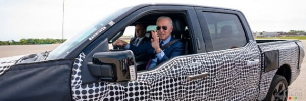 지난 5월 포드 전기 픽업트럭을 시승 중인 조 바이든 미국 대통령.