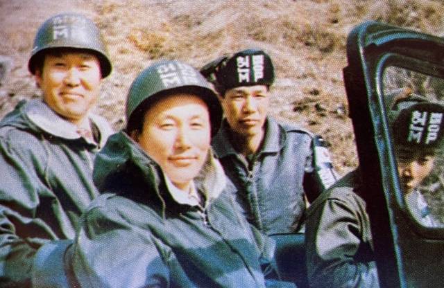 조용기 목사가 1976년 6사단 철원 땅굴 시찰을 하고 사진을 촬영했다.