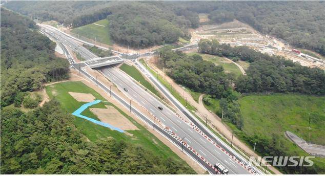 [화성=뉴시스] 화성 함백산추모공원 39번국도 연결도로 전경 (사진 = 화성시 제공)