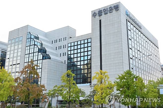 수출입은행 건물 전경 서울 여의도에 있는 수출입은행 전경 사진 [수출입은행 제공] 전경