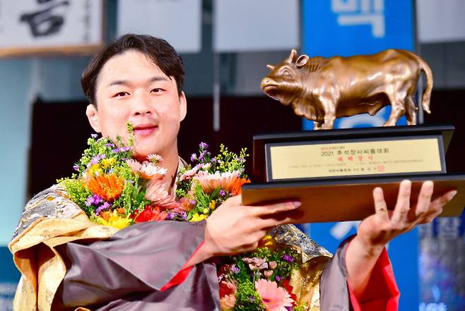 2021 추석장사 태백급 우승을 차지한 수원시청 문준석. 사진=대한씨름협회