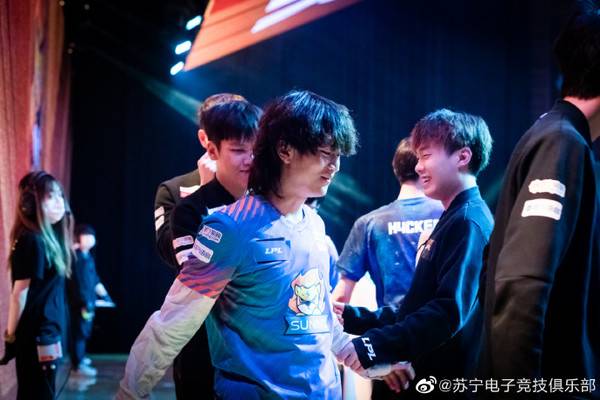 사진=수닝 공식 웨이보, 후안펑