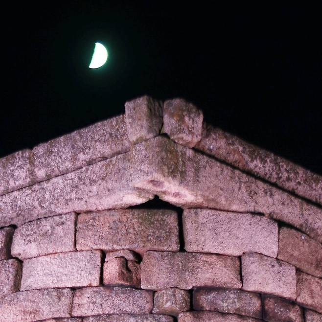 Cheomseongdae, the oldest surviving astronomical observatory in the world, was constructed in 633 in Silla Kingdom, in Gyeongju, North Gyeongsang Province.Photo © 2020 Hyungwon Kang
