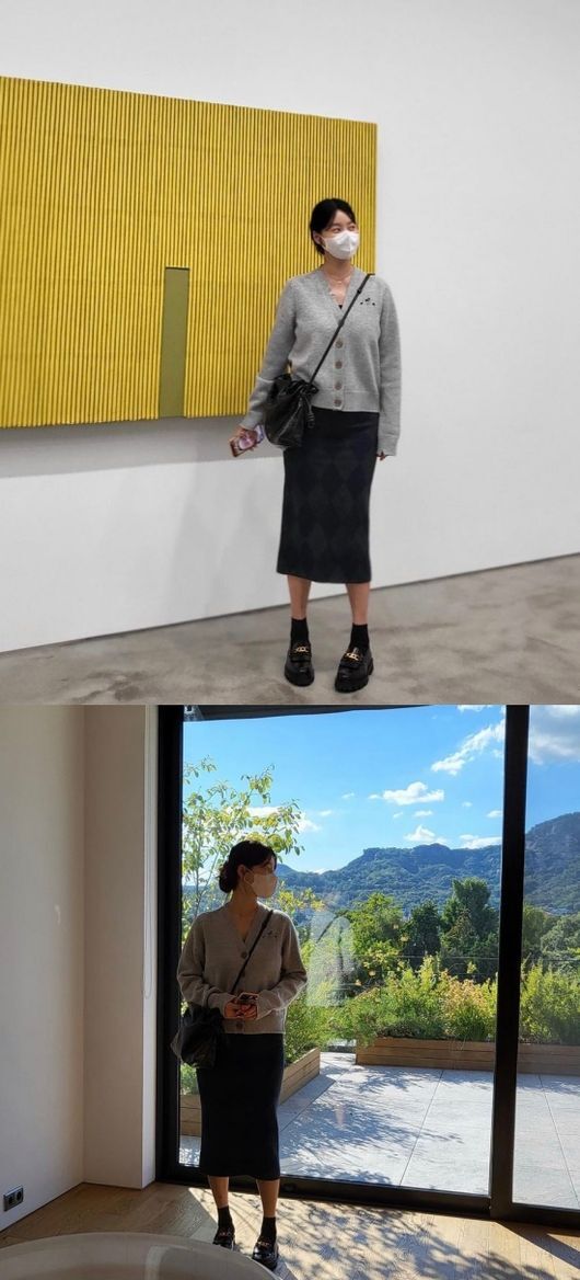 Actor Han Ji-hye has released his relaxed routine away from parenting.Han Ji-hye posted several photos on her personal Instagram account on Wednesday, along with heart emojis.Han Ji-hye, who is in the public photo, is visiting the Exhibition, showing off the fashion sense of matching a skirt with a gray cardigan and showing off the autumn atmosphere.Han Ji-hye is making a happy face in a long free time, and the background of the mobile phone, which is slightly visible, is set as a picture of her daughter.In addition, Han Ji-hye was happy with his relaxed daily life by revealing the daily life of eating sandwiches and delicious desserts through the story.Meanwhile, Han Ji-hye was involved in inspection and marriage in 2010.The couple made a big talk about the news of the 2020 pregnancy, which is 10 years after marriage, and gave birth to a healthy daughter in June.han ji-hye SNS
