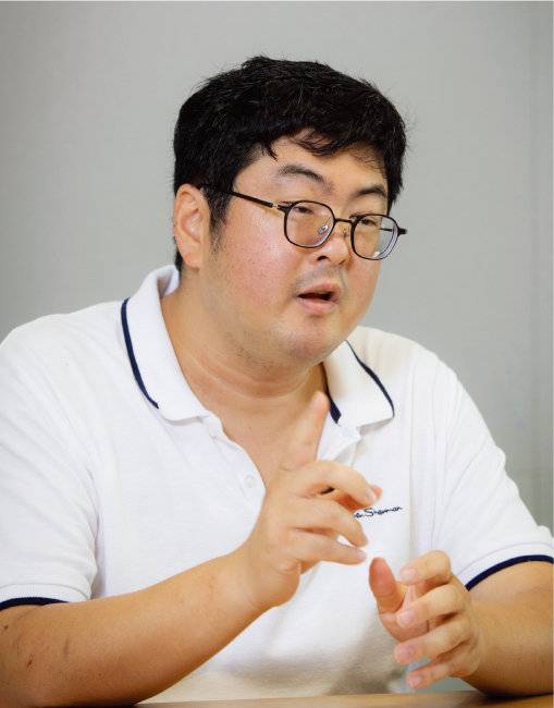 퀀트 투자로 15년 동안 연평균 15% 수익을 내고 있는 강환국 씨. 지난해 울트라 퀀트 전략을 개발한 그는 올해 7월 파이어족이 됐다. [박해윤 기자]