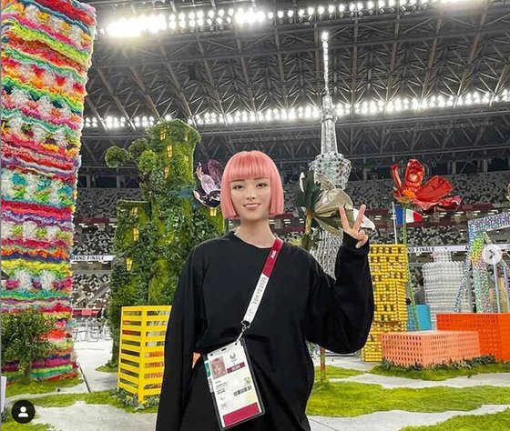 일본의 패션 인플루언서 이마. 이케아 일본 모델로 등장해 화제가 됐다. 지난 5일 폐막한 '도쿄 패럴림픽 2020' 행사장에서 찍은 사진. 사진 인스타그램 캡처