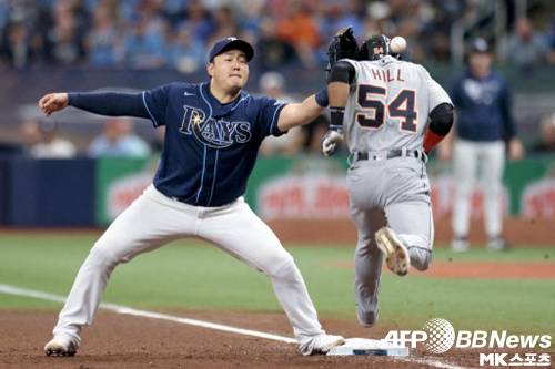 최지만은 수비 도중 아찔한 충돌을 했다. 사진(美 세인트 피터스버그)=ⓒAFPBBNews = News1