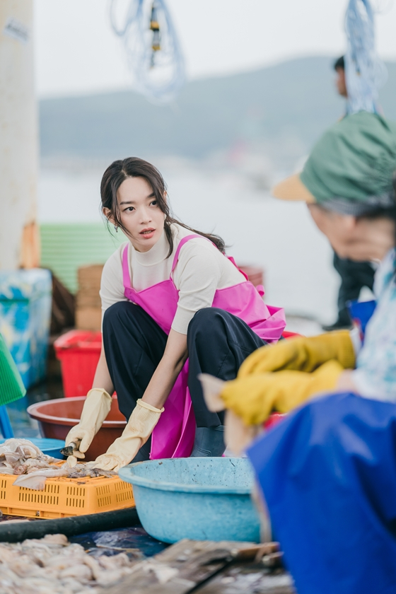 tvN 토일드라마 '갯마을 차차차'에서 윤혜진 역을 맡은 신민아./사진=tvN