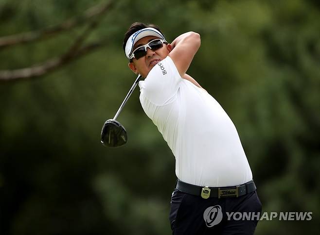 박상현, 3번홀 드라이버 티샷 (서울=연합뉴스) 박상현이 19일 경북 칠곡 파미힐스 컨트리클럽에서 열린 2021 DGB금융그룹 어바인 오픈 파이널 라운드 3번홀에서 드라이버 티샷을 하고 있다. 2021.9.19 [KPGA제공. 재판매 및 DB금지] photo@yna.co.kr