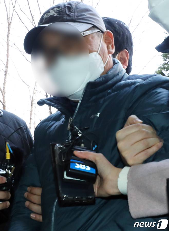 인천 한 초등학교 스쿨존 내에서 25톤 화물트럭을 몰다가 11살 여자아이를 숨지게 한 운전자 A씨(60대)/뉴스1 © News1