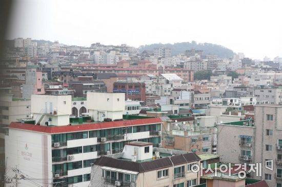 빌라 거래량이 늘고 있는 11일 서울 양천구 한 건물에서 바라본 빌라촌 모습. /문호남 기자 munonam@