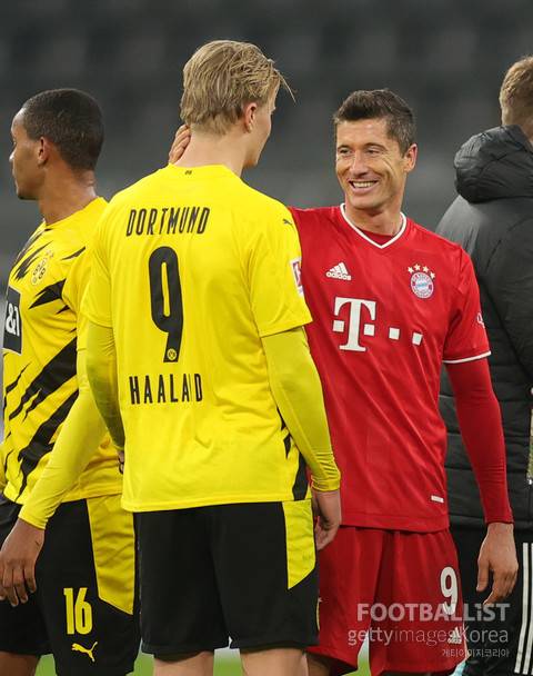 엘링 홀란(왼쪽, 보루시아도르트문트), 로베르트 레반도프스키(오른쪽, 바이에른뮌헨). 게티이미지코리아