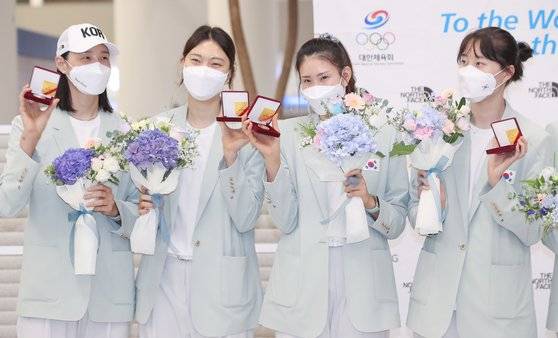 도쿄올림픽에서 돌아온 뒤 은퇴를 밝힌 김연경, 양효진, 김수지, 박정아. [연합뉴스]