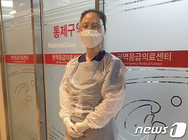 추석 당일 당직 근무 나선 가천대 길병원 응급의료센터 윤혜화 수간호사(길병원 제공)2021.9.21/뉴스1 © News1 박아론 기자