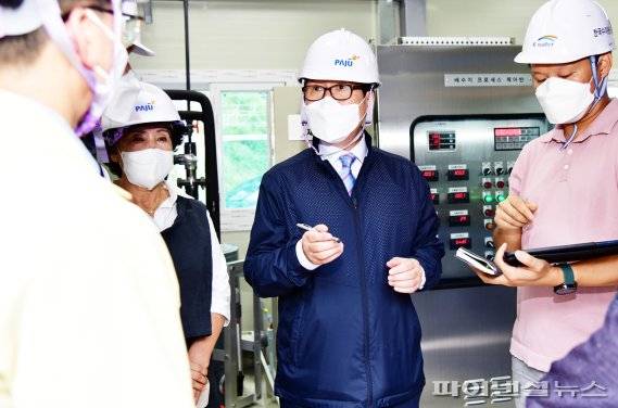 최종환 파주시장 15일 장단저수지 현장점검. 사진제공=파주시