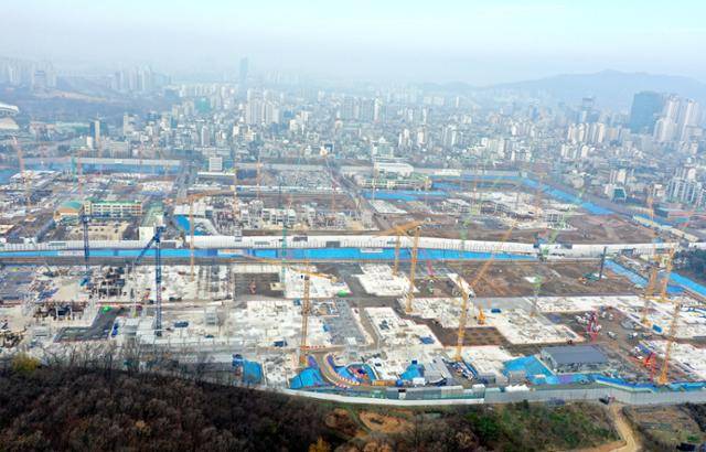 지난해 8월 서울 둔촌 주공 재건축 공사현장. 한국일보 자료사진