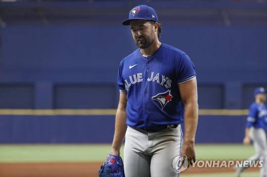 강판하는 토론토 로비 레이 [USA투데이=연합뉴스]