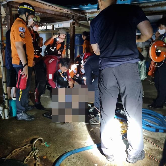 지난 20일 강원 속초시 청초호에서 베트남 국적 30대 남성이 물에 빠져 숨지는 사고가 발생했다. 속초해양경찰서 제공