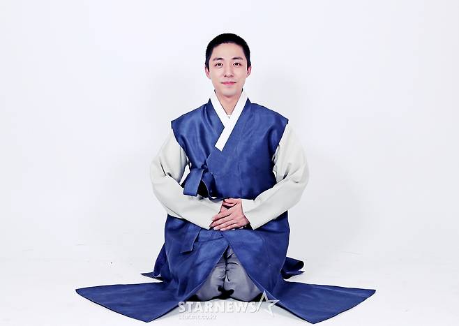 한복 입은 '조비서' 배우 김동규[★포토]