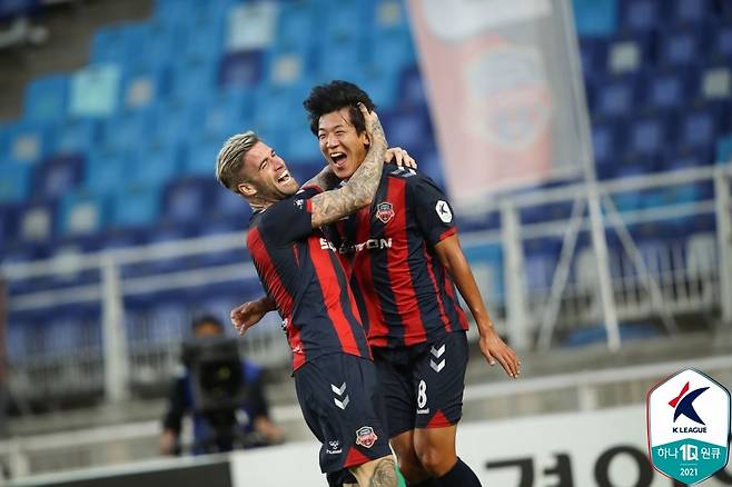 수원FC가 후반 추가시간 극적인 역전골을 터트리며 성남을 눌렀다. (한국프로축구연맹 제공) © 뉴스1