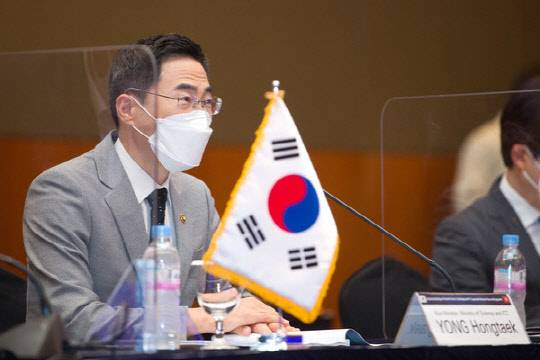 용홍택 과기정통부 차관은 24일까지 열리는 'IAEA 정기총회'에서 온라인 기조연설을 통해 일본 정부의 원전 오염수 해양 방출 결정에 대한 재고를 촉구했다. 과기정통부 제공