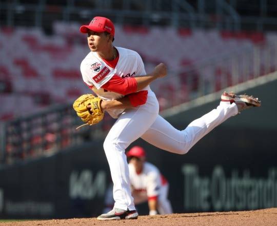 지난해 신인왕 소형준과 시즌 2번째 맞대결에서 완승을 거둔 KIA의 임기영[연합뉴스]