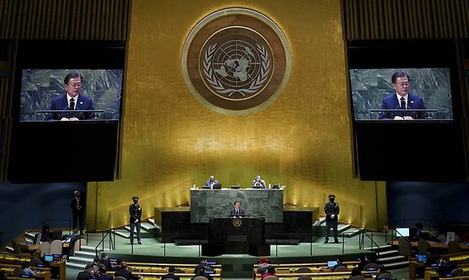 문재인 대통령이 21일(현지시각) 미국 뉴욕 유엔 총회장에서 기조연설을 하고 있다. 연합뉴스