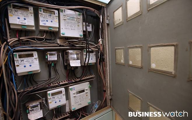 22일 서울에 위치한 다세대주택단지 전기계량기가 보이고 있다./사진=이명근 기자 qwe123@