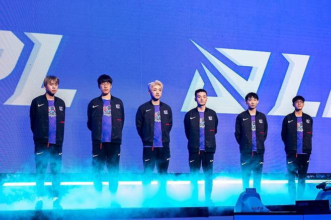 롤드컵에 참가하는 리닝 게이밍(Photo=LPL 官方)