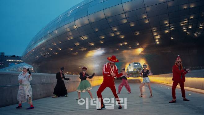 지난해 ‘1일 1범’ 신드롬을 일으킨 한국관광 해외홍보 영상인 ‘범 내려온다’편(사진=이매진 유어 코리아 유튜브 채널 캡처)