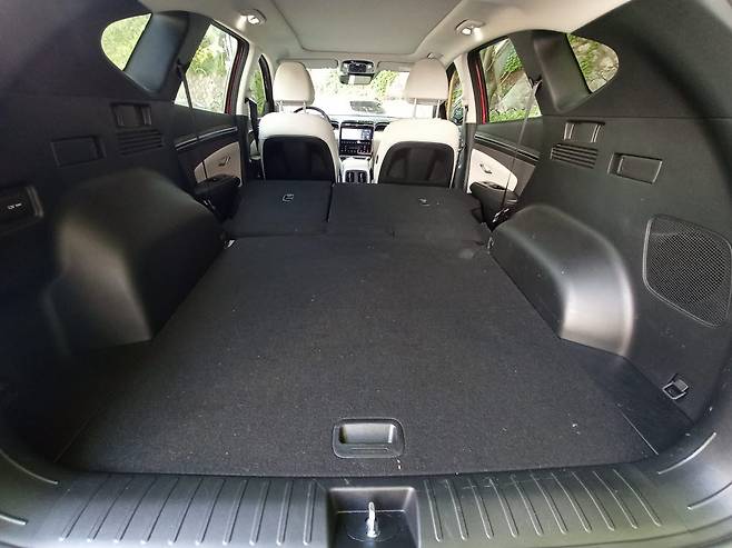 디 올 뉴 투싼 1.6 가솔린 터보 모델 트렁크