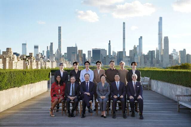 First lady Kim Jung-sook and BTS pose for a photo at the Metropolitan Museum of Art on Monday while in New York for the UN General Assembly. (Yonhap News)