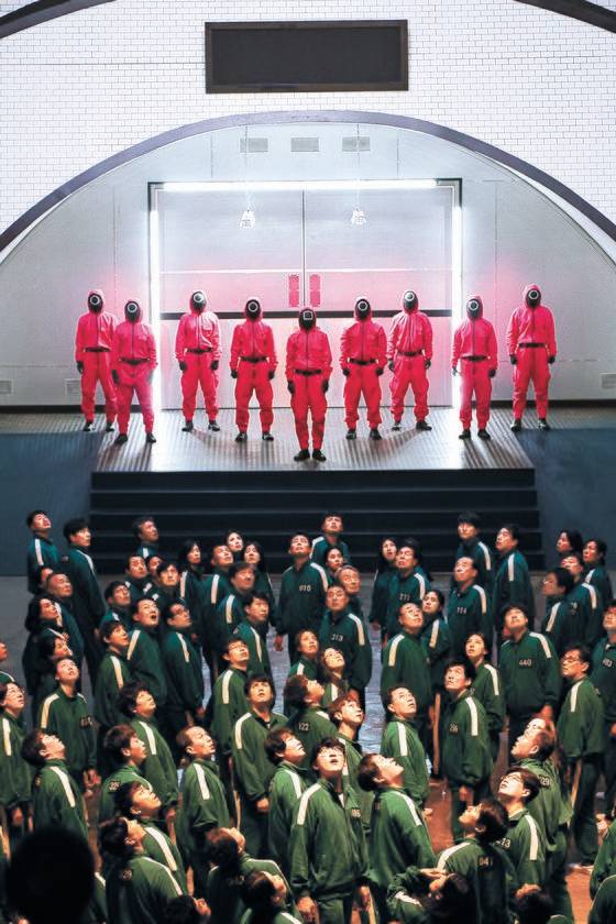 이 드라마는 456억원의 상금을 놓고 목숨을 건 서바이벌 게임을 그렸다. [사진 넷플릭스]