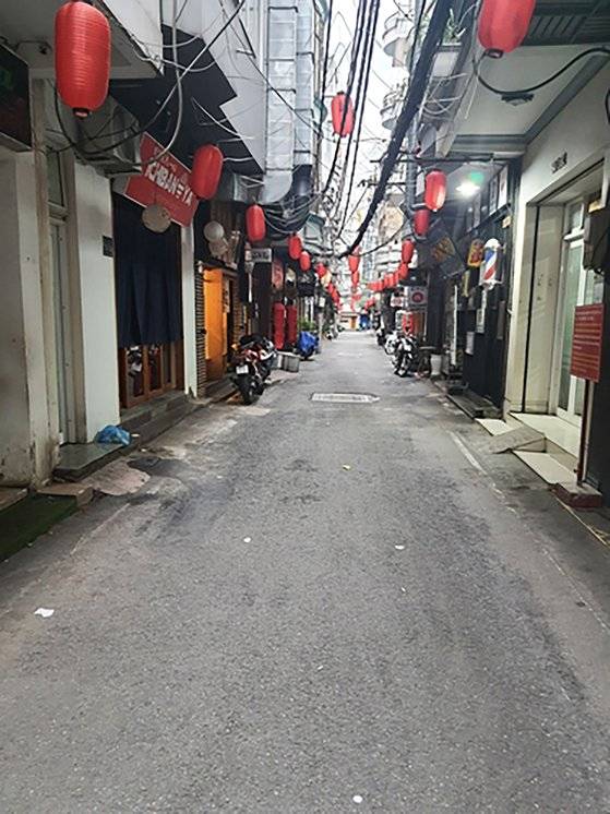 베트남 호찌민이 신종 코로나바이러스 감염증(코로나19) 확산을 막기 위해 지난달 23일부터 외출이 전면 금지되는 등 사실상 완전 봉쇄에 들어갔다. 전면 봉쇄 직전 호찌민의 유명 번화가인 레 탄 똔 거리. 연합뉴스