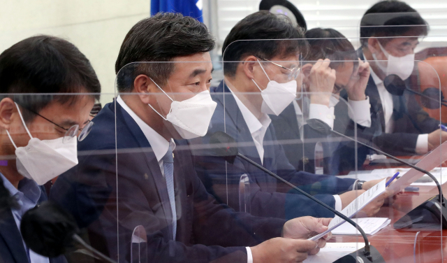 윤호중 더불어민주당 원내대표가 23일 국회에서 열린 정책조정회의에서 발언하고 있다. /권욱 기자