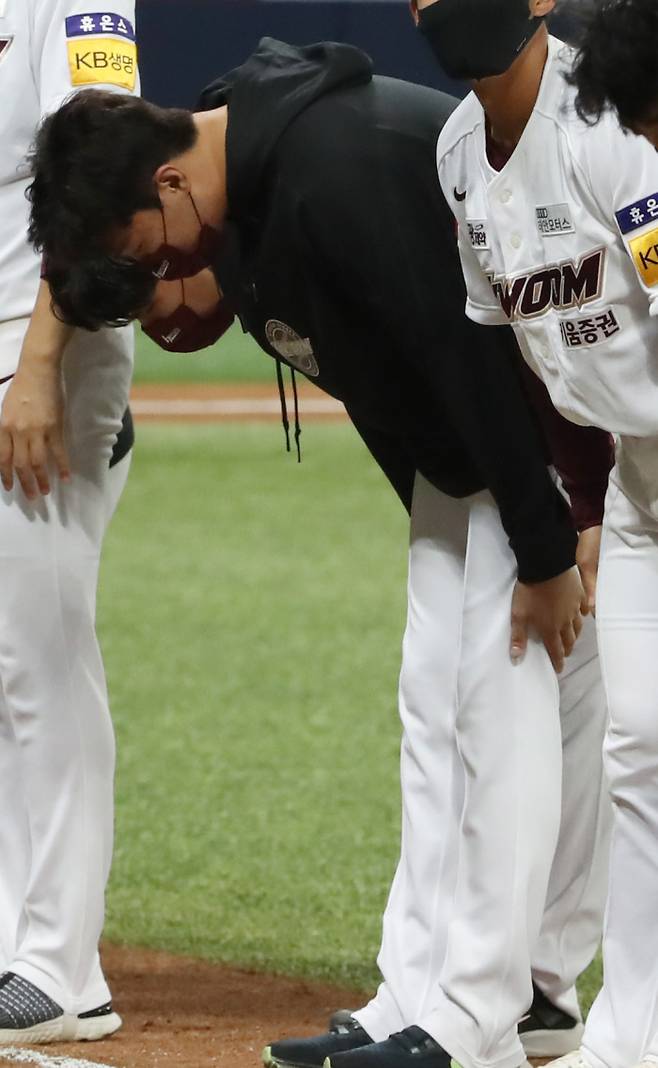 키움 안우진 23일 고척 NC전을 마치고 고개를 숙여 인사하고 있다. 연합뉴스