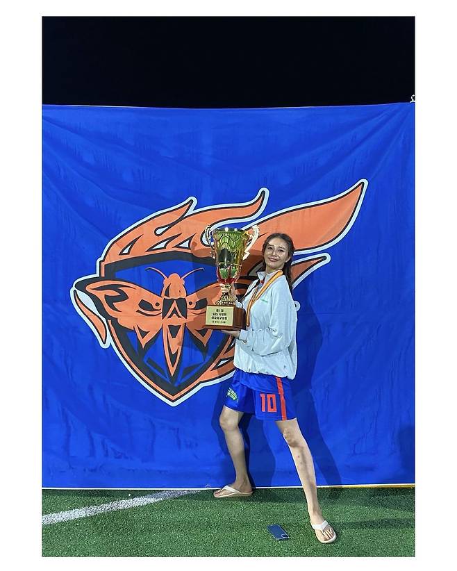 On the morning of the 23rd, Ahn Hye-Kyung posted a picture on his Instagram with an article entitled Thank You to all those who taught me to lead me as a goalkeeper of FC Bull moth, although I do not have a testimony to the awards ceremony at the end of the year.He gave thanks to Lee Chun-soo, who was in charge of FC Bull moths, and many coaches who taught him football. And once again, my sister, my sister, my sister, my sister, my sister, my sister, He added, expressing his desire for season 2.In the open photo, Ahn Hye-Kyung poses with a winning cup and a medal on his neck and staring at the camera.His bright smile, which led to FC Bull moths victory, led to fans support.Meanwhile, Ahn Hye-Kyung, who was born in 1979 and is 42 years old, debuted as a weathercaster in 2001 and resumed broadcasting activities by appearing in Burning Youth.He also led the team to the championship as a goalkeeper for FC Bull moth of SBS Kick a goal (goal girl).Photo: Ahn Hye-Kyung Instagram