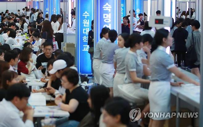 북적이는 대입 수시 박람회 [연합뉴스 자료사진]