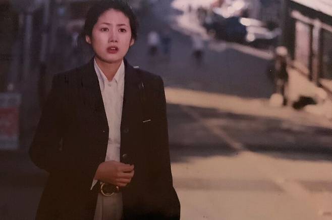 박윤경 대표 패션 브랜드의 옷을 입은 배우 심은하씨. 장면은 영화 '미술관옆동물원'. /박윤경 대표 제공