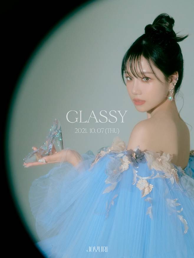 Singer Jo Yu-ri returns with a full of mysterious sensibilities.On September 24, Wakewon, a subsidiary company, said, Singer Jo Yu-ri will release his first single GLASSY (Glash) on October 7 and will perform full-scale Solo activities.In addition, the concept poster was released through the official SNS channel and the comeback was preheated.The photo shows Jo Yu-ri, who has an elegant atmosphere with dress styling that boldly reveals neckline and shoulder line.Especially, dark black hair and brilliantly shining accessories made her clear and neat visuals stand out and caught her eye at once.Jo Yu-ri has revealed a fascinating charm, blending into the mysterious and dreamy mood of the image in harmony.In addition, a sparkling glass shoes are placed on one hand, and provocative eyes are emitted.The glass shoes object, which appeared in the Solo spoiler photo released on the 17th, once again revealed its presence, raising the curiosity about this GLASSY.GLASSY is an album that captures Jo Yu-ris glazing charm, which takes its first step as a solo artist in the main vocals of girl group IZ*ONE (IZ*ONE).Among them, the title song GLASSY of the same name is a dance pop genre that combines a youthful and catchy melody with Jo Yu-ris charming voice, and it is filled with the color of Jo Yu-ri, which shines transparently everywhere.Jo Yu-ri, who has been loved by many points of various entrance points as well as solid singing ability, shared a fall box (with) with SG Wannabe Lee Seok Hoon on the 23rd.Lee Seok Hoon) released the fall box, a fall ballad that gives a warm impression by combining the faint emotions that make the past remember over the fantastic harmony of the two.At the same time as the release, it settled in the top of the Bucks real-time charts, and quickly entered Melons latest charts, and started cruising steadily on major music sites.