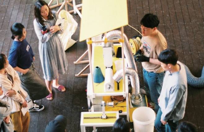 노플라스틱선데이의 꿈은 지역의 특색이 담긴 플라스틱 폐기물을 그 지역에서 새활용 제품으로 재탄생시키는 네트워크를 구축하는 것이다. 노플라스틱선데이 제공