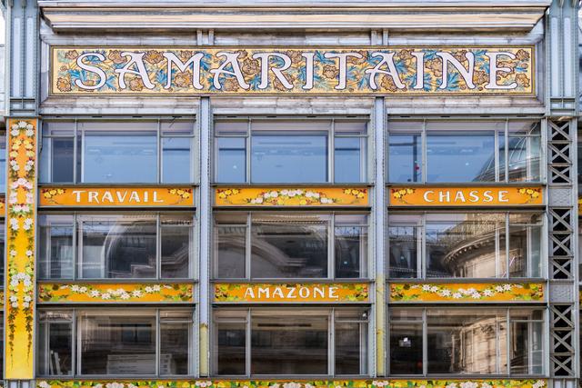 1900년대 초반 화려한 장식이 특징인 아르누보 양식으로 지어진 프랑스 파리의 사마리텐 백화점 외관에 꽃무늬와 타이포그래피 등이 눈길을 끈다. 게티이미지뱅크