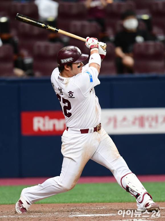 키움 히어로즈 박병호는 25일 열린 롯데 자이언츠와 홈 경기에서 3-6으로 끌려가고 있던 5회말 승부에 균형을 맞추는 3점 홈런을 쏘아 올렸다. [사진=정소희 기자]