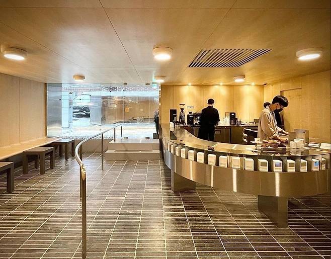 Standard System, Ilsan Coffee Factory’s first offline showroom, opened in Seoul’s Cheongdam-dong this past August. (Photo credit: Standard System)